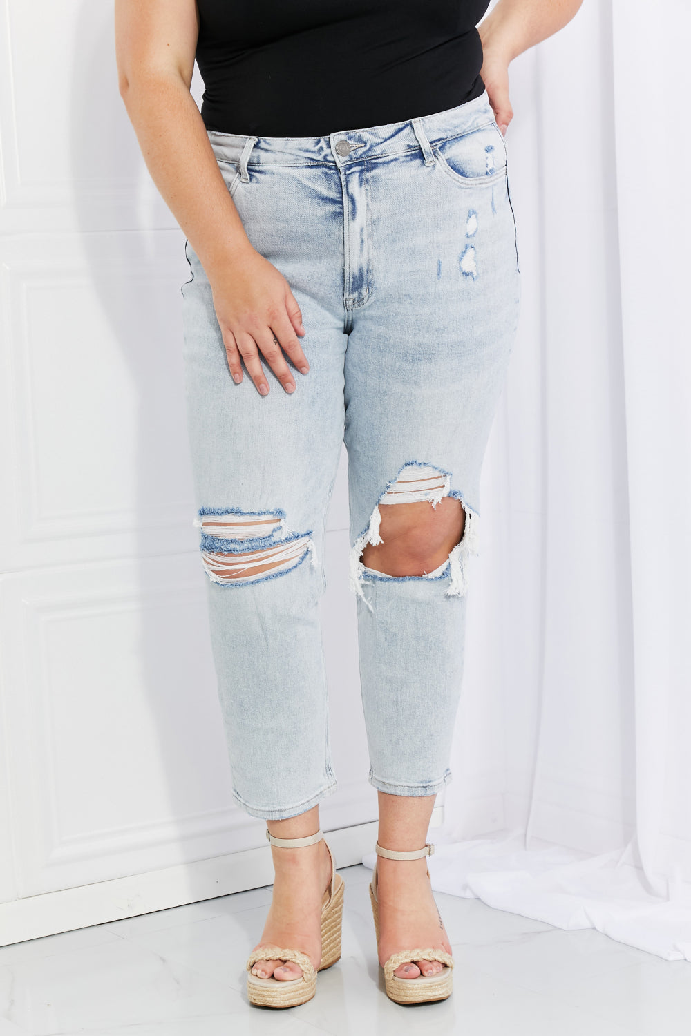 Vervet by Flying Monkey Stand Out Full Size Distressed Cropped Jeans